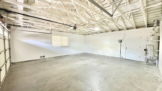 Building Photo - Beautiful Ranch-Style, Single-Story, on Co...