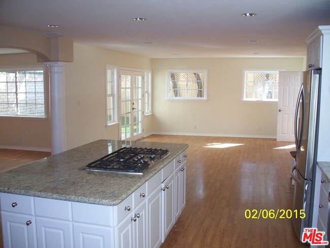 Building Photo - 7830 W 83rd St