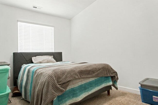 Building Photo - 1096 Emerald Pools Ln