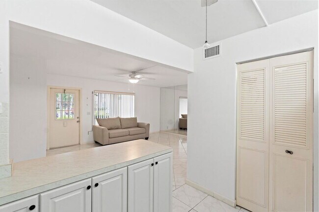 Building Photo - 441 Pine Glen Ln