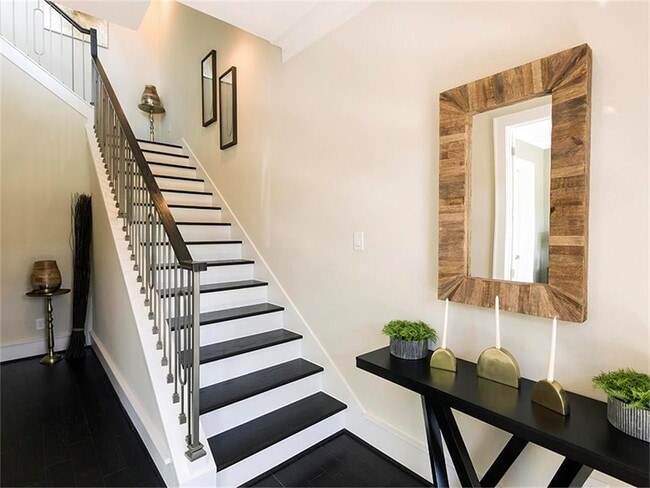 Building Photo - 1208 Bartlett St