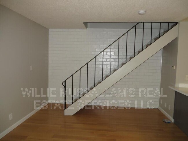 Building Photo - 2505 Prescott Rd