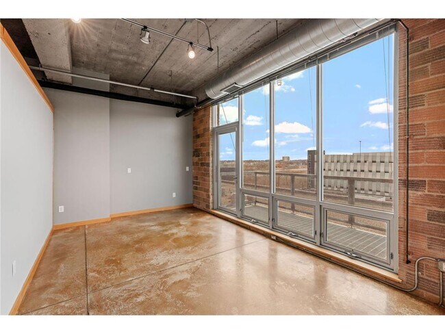 Building Photo - 901 N 3rd St