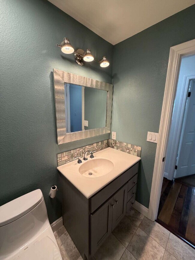 Building Photo - "Charming 4-Bed Oasis with Granite Touches with Tennis and Poolside Bliss steps away in Danville!"