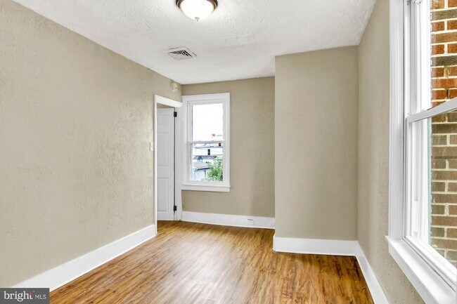 Building Photo - Charming 3 bedroom Home Located in CD East Schools Oberlin area