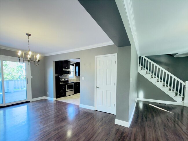 Building Photo - 6015 Elizabeth Ave