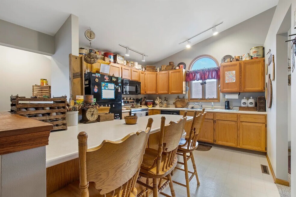 Building Photo - 6043 Boxwood Dr