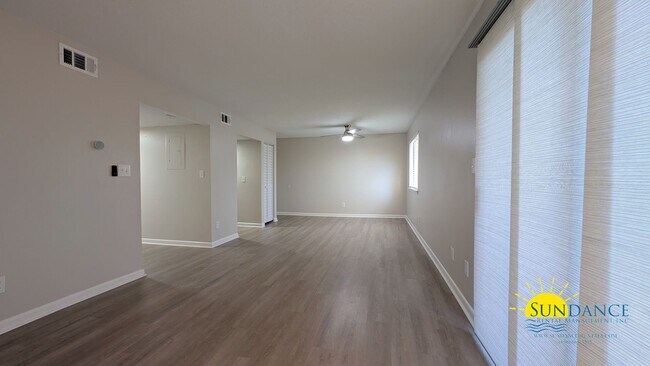 Building Photo - Expansive waterfront covered patio off this fully renovated Fort Walton Condo!