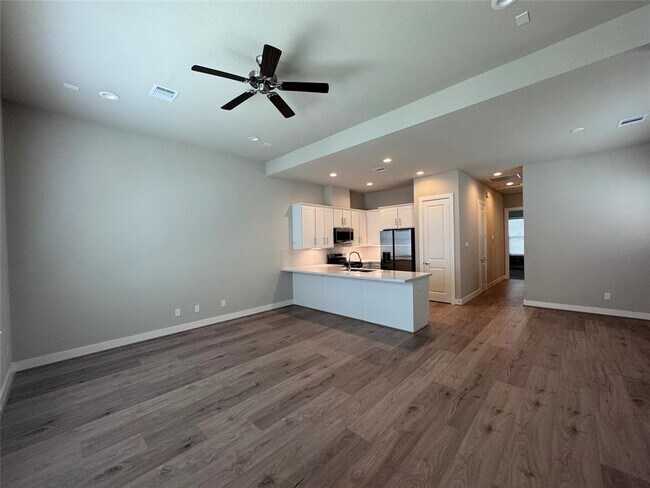 Building Photo - 1106 Olivier Ln