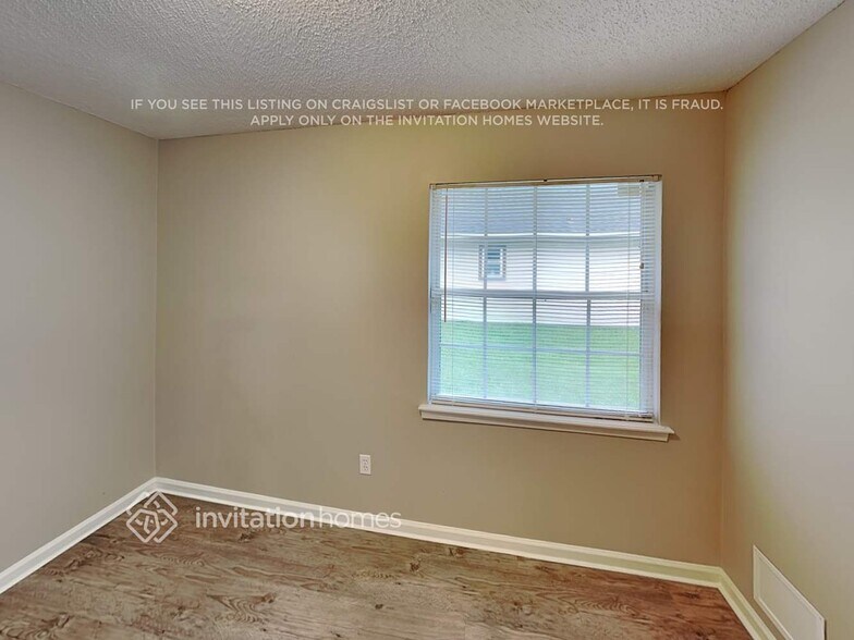 Building Photo - 3618 Pond Ridge Ct E