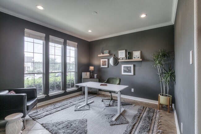 Office or formal dining area - 323 Arbor Ridge Ln