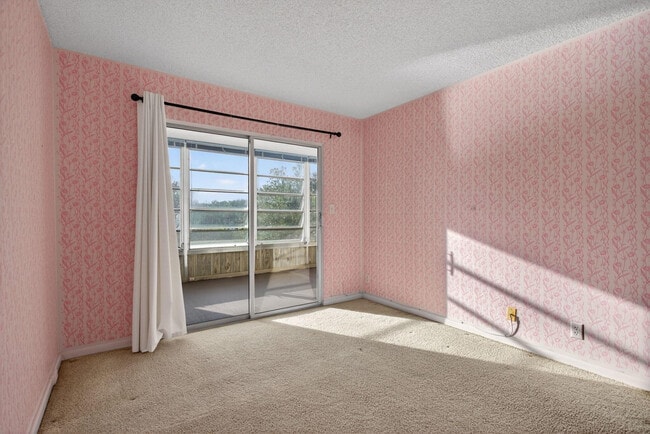 Building Photo - 1904 Bermuda Cir