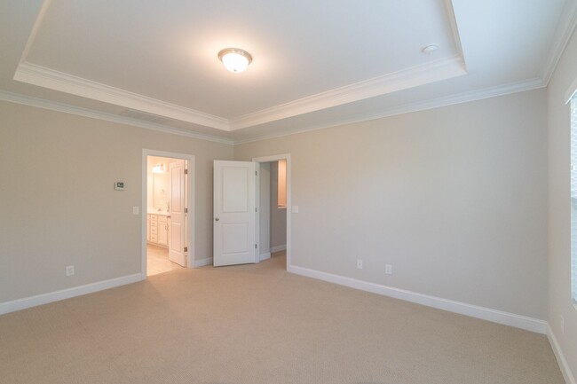 Building Photo - Spacious & Elegant 4 Bedroom Home in Fort ...