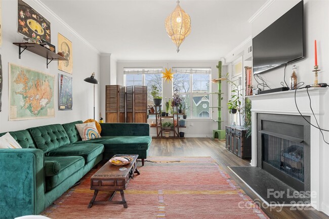 Primary Photo - 405 W 7th St
