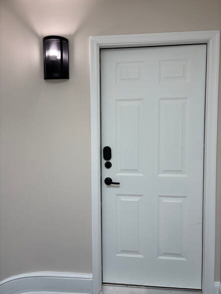 Building Photo - 905 N Orange St