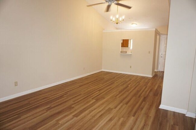 Building Photo - Orange Park - 2/2 flat