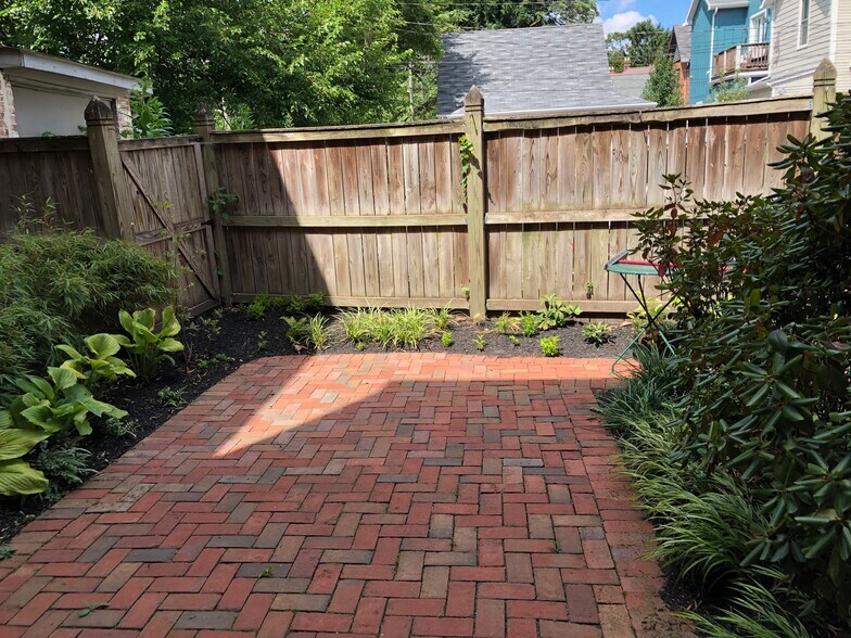 Building Photo - 108 Warren St