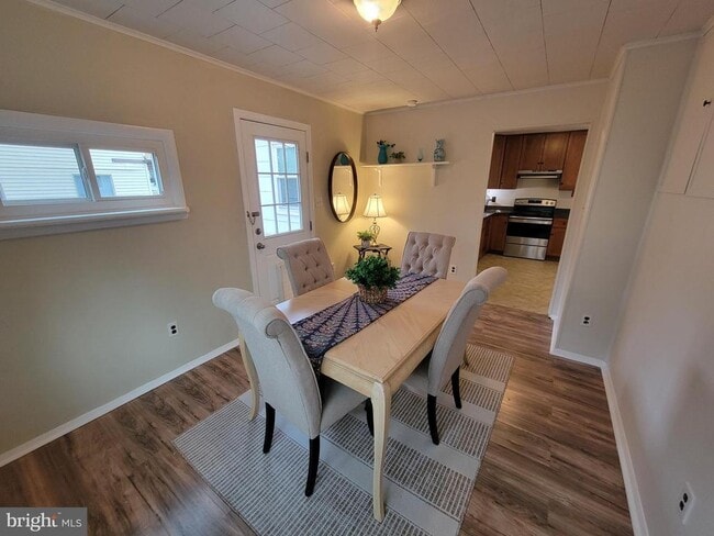 Building Photo - 806 Woodland Ave