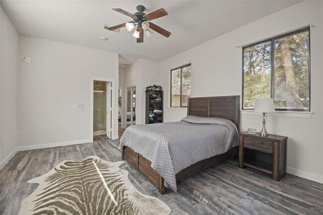 Building Photo - 5 Oak Crest Cir