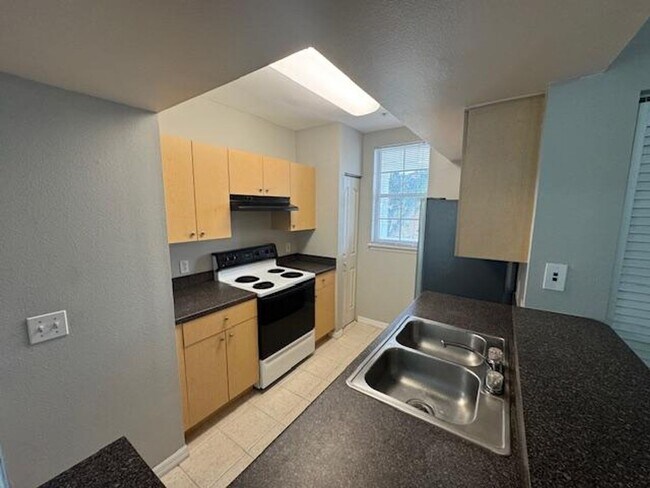 Building Photo - 1 Bedroom Top Floor Condo at Siena in Celebration