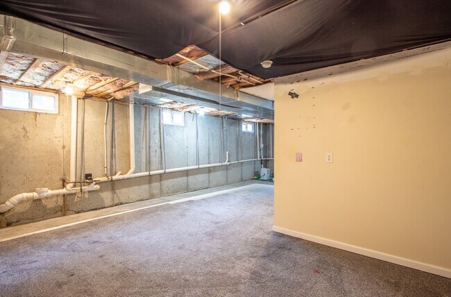 Building Photo - 247 Academy Ln