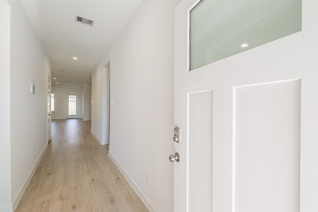 Building Photo - 31718 Hallington Hl Ln
