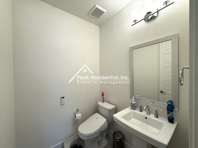 Building Photo - 3535 Heron Ct