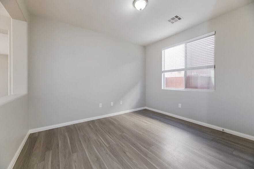 Building Photo - 6035 N Hidden Summit St