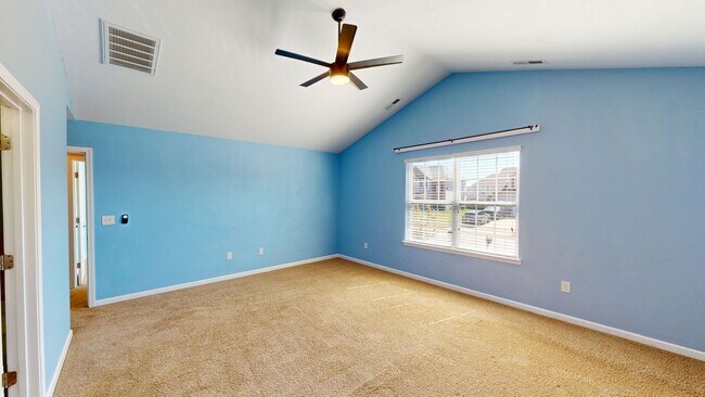 Building Photo - 4 Bedrooms w/ Privacy Fence & Community Pool!