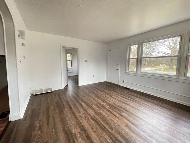 Building Photo - Adorable 1 bedroom House FOR RENT in Bridg...