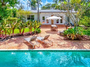 Building Photo - 411 26th St