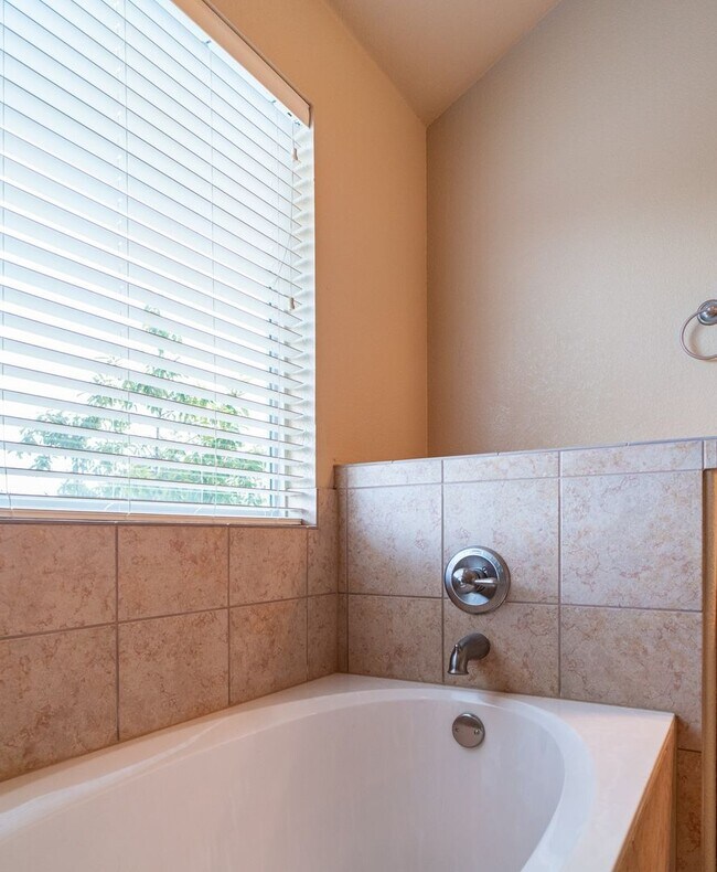 Building Photo - 2301 Giddens Dr