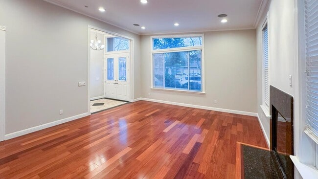 Building Photo - 827 Richardson Ct