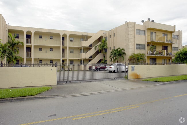 Historical Photo 9/2027 - Regency Club Apartments