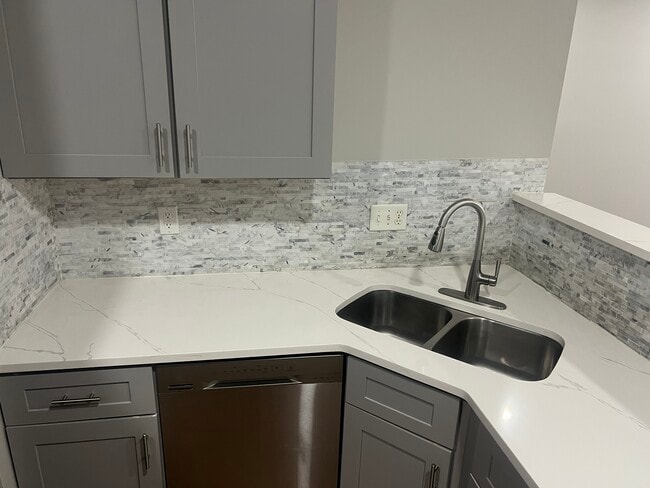 Building Photo - Bayrose