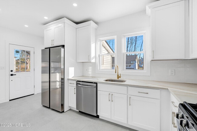 Building Photo - 448 Monmouth Rd