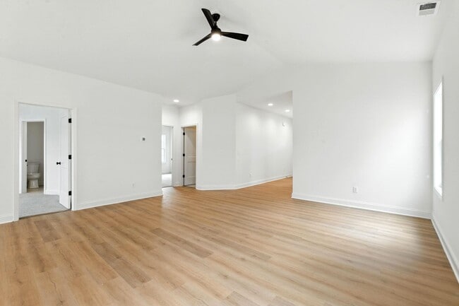 Building Photo - 1112 Mission Dr