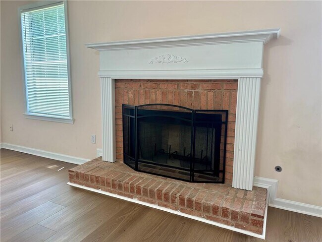 Building Photo - 665 Walnut Creek Dr NW