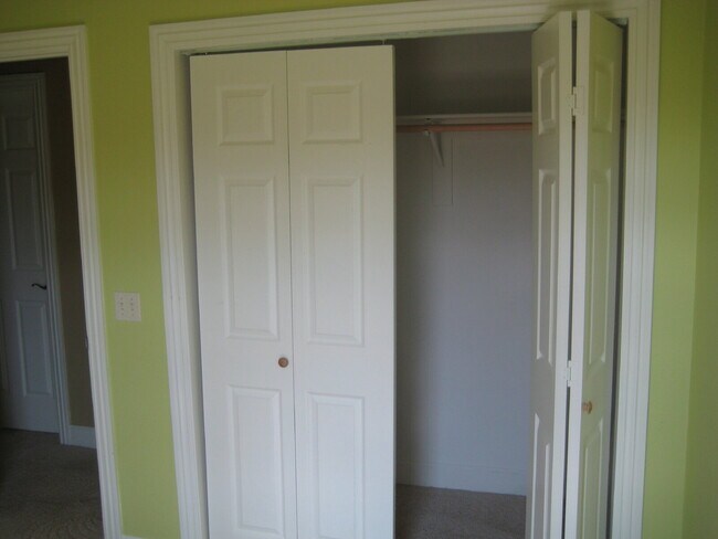 Building Photo - 15 Bluestem Ln