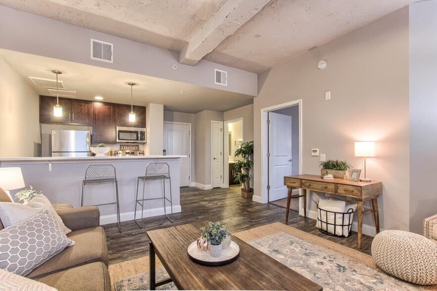 Building Photo - Two 32 Apartments