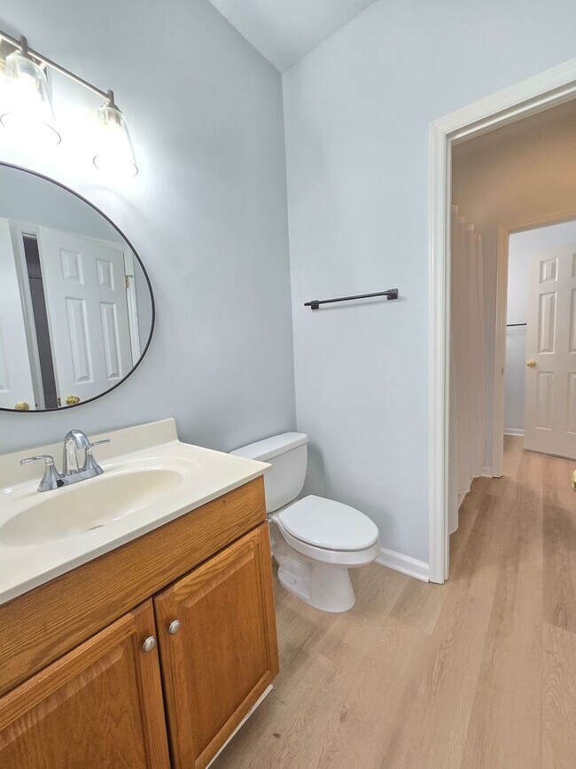 Building Photo - HAMPTON PLACE - First Floor condo near Pin...