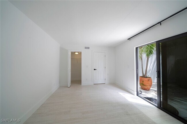 Building Photo - 17456 Silver Fox Dr