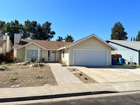 Building Photo - Great looking home on a court location wit...