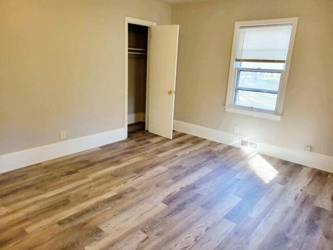 Building Photo - 5405 Hilltop Cir