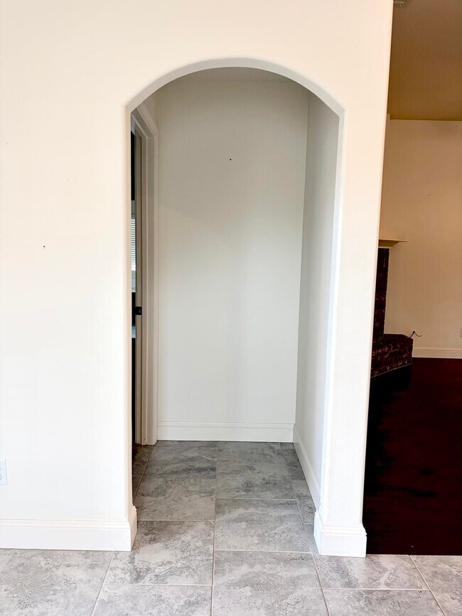 Building Photo - 2108 Birdie Ln