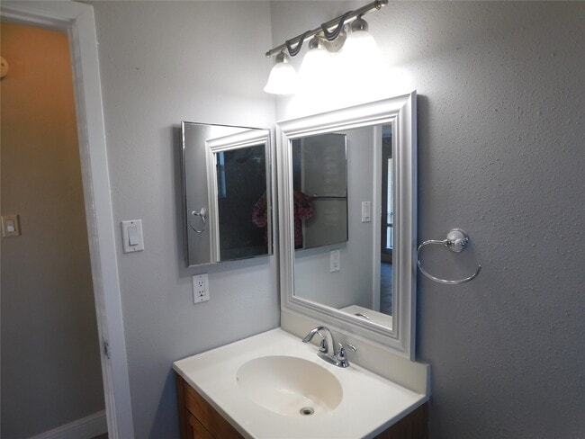 Building Photo - 3014 Windemere Dr