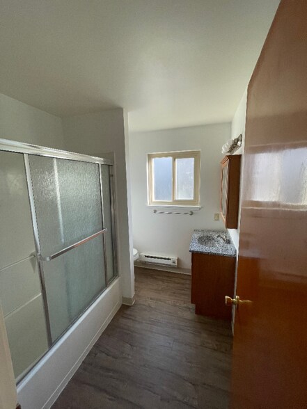 Building Photo - 3033 NE 140th St