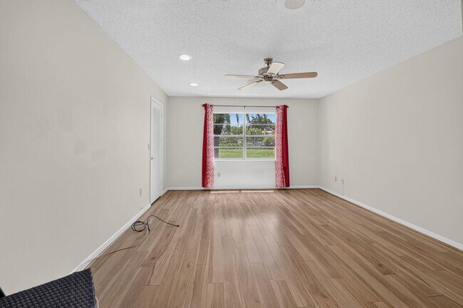 Building Photo - 9264 Vista Del Lago