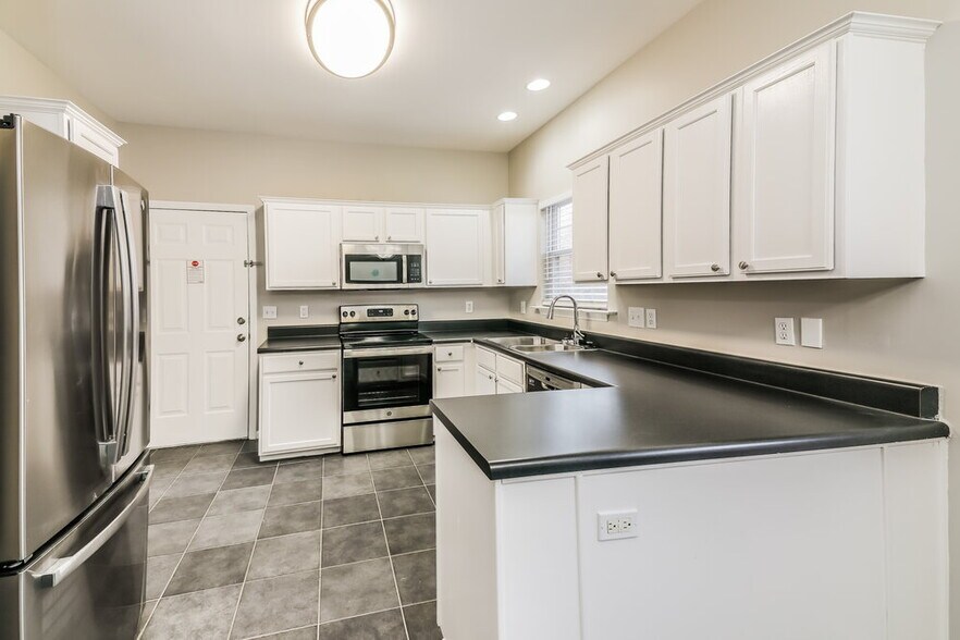 Building Photo - 3348 Forest Mill Cir