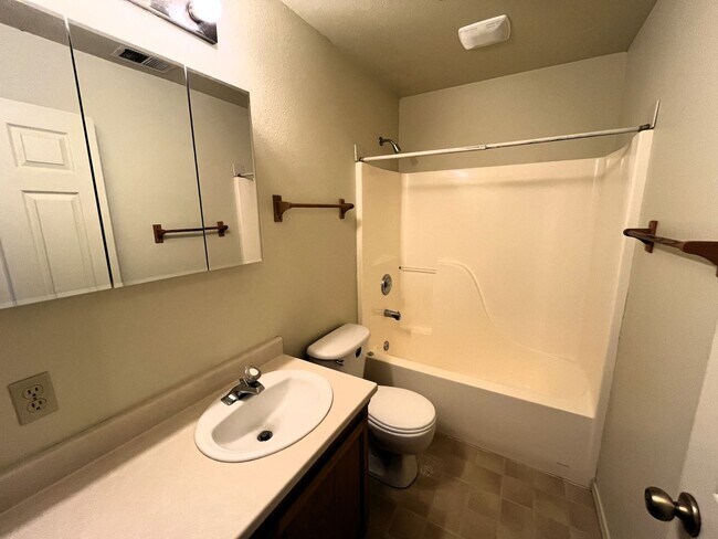 Building Photo - Pet-Friendly 3 Bed 2 Bath McKinleyville Home